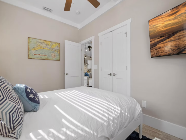 Four Bedroom Vacation Home in Holmes Beach Close to Beach